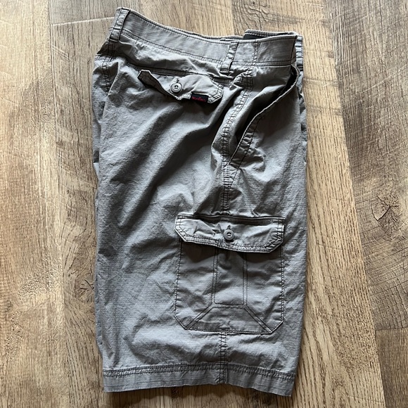 Mens cargo shorts. - Picture 1 of 4